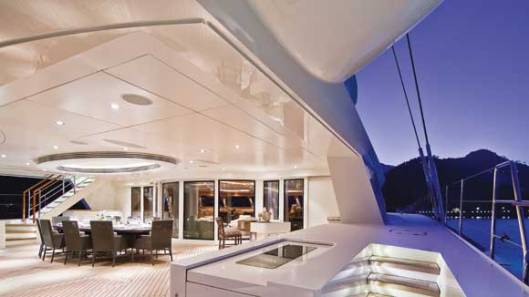 hemisphere-yacht-deck